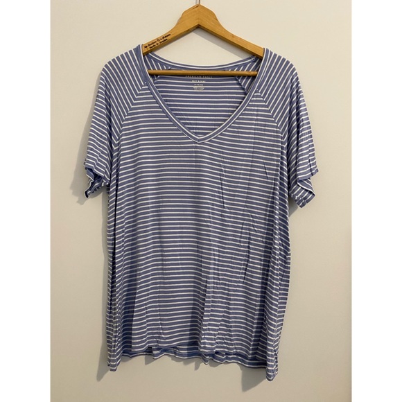 american eagle light blue&white striped soft&sexy v-neck t-shirt